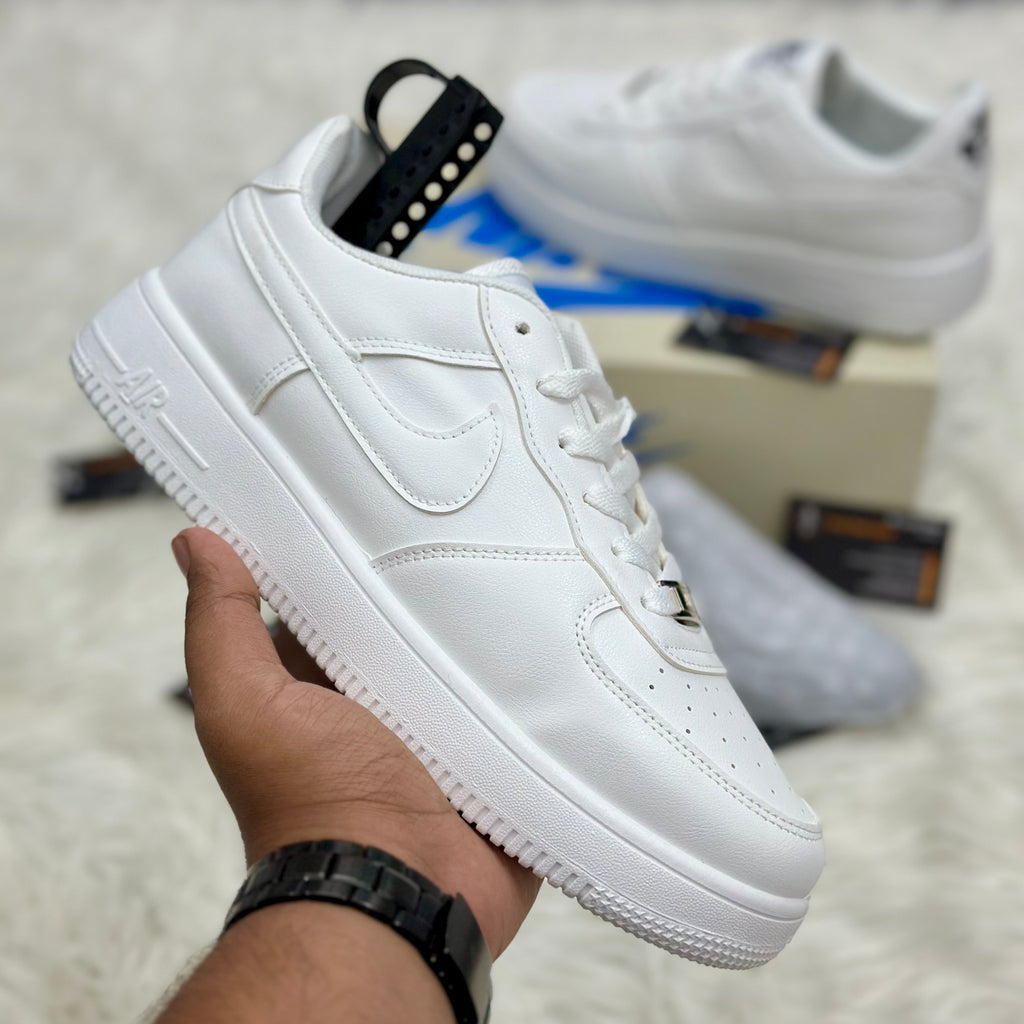 Nike Air Force 1 ’07 “Triple White” Low.